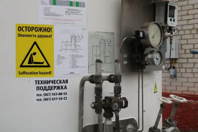 В двух больницах Херсона установили двадцатитонные емкости для кислорода