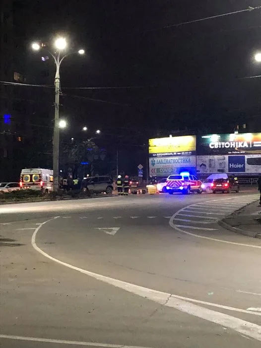 До приезда “скорой” был жив: в Херсоне внедорожник сбил скутериста