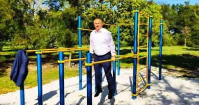 В Геническом парке сломали спортплощадку, где занимался мэр