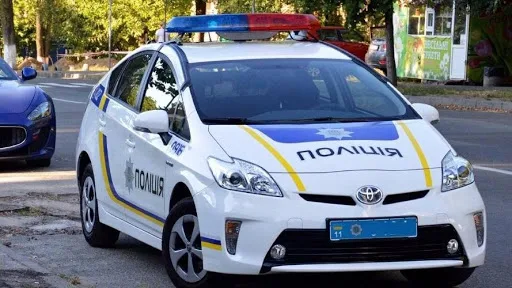 Херсонцу сошло с рук повреждение полицейского авто