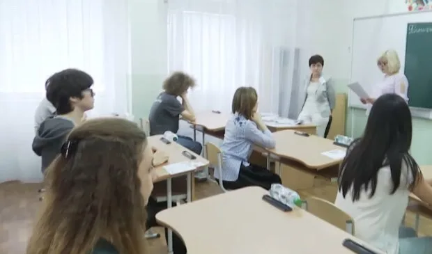 Что ждет школьников после “отмены” 10-11 классов: родителям объяснили, как действовать дальше