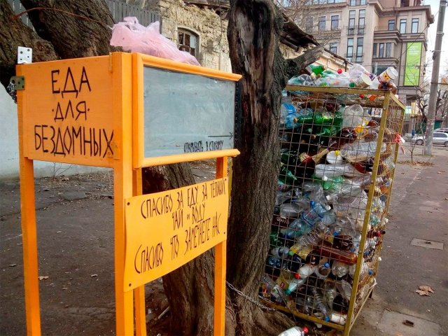 Кормушки для людей появились в Херсоне