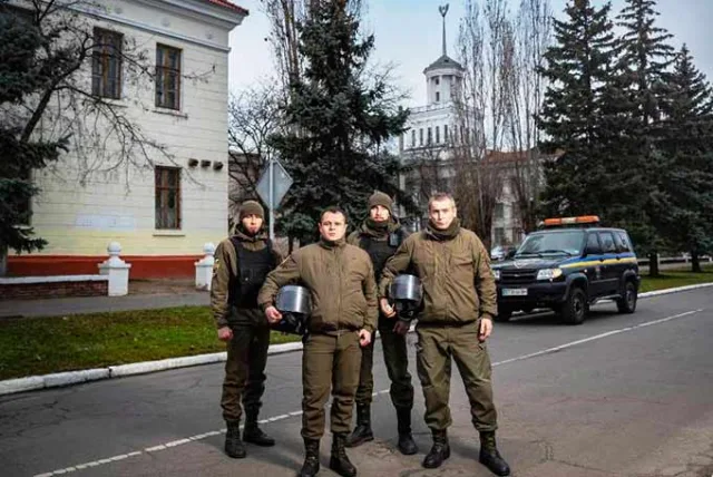 В Новой Каховке водитель «Ауди» сбил опору освещения и скрылся с места ДТП