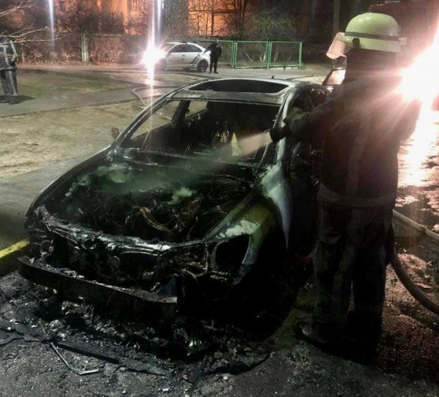 На Херсонщине продолжают гореть авто