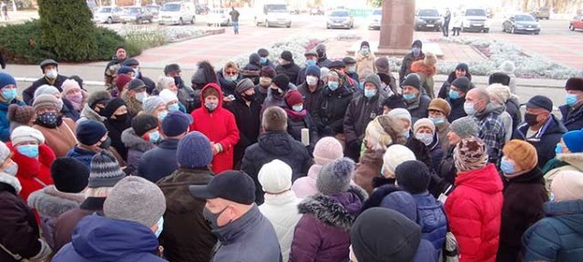 Жители Новой Каховки повторно собрались на тарифный протест