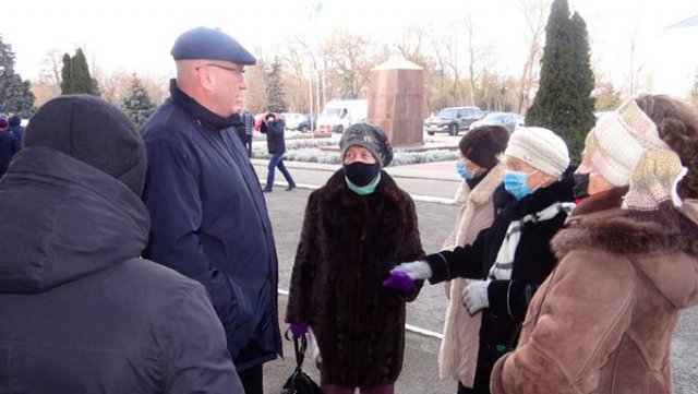 Жители Новой Каховки повторно собрались на тарифный протест