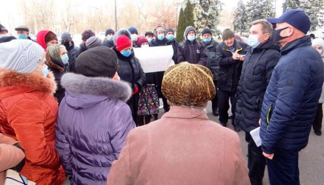 Жители Новой Каховки повторно собрались на тарифный протест