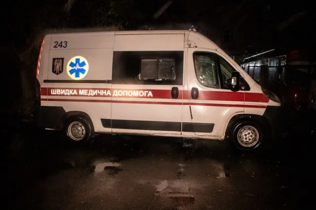 В пригороде Херсона на улице Джона Говарда в грязи “утонула” машина “скорой помощи”