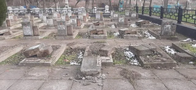Мэр Херсона перечислит собственные средства на восстановление мемориального кладбища