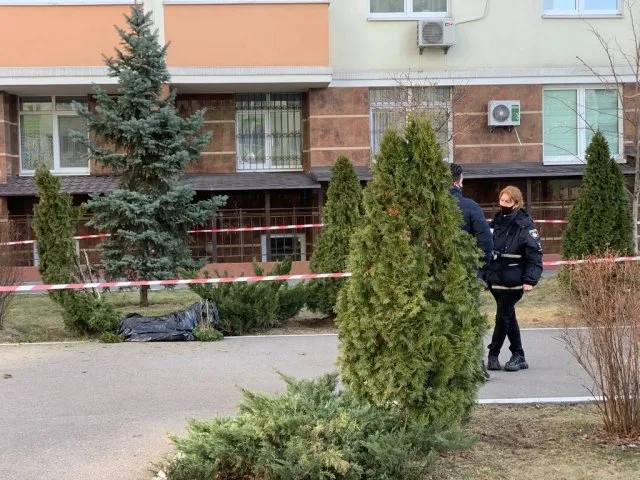 Жительница Новой Каховки выпрыгнула из окна многоэтажки в Киеве