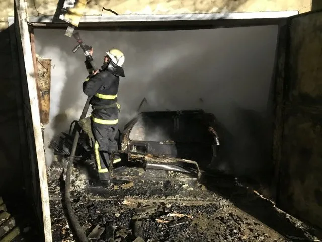 В Голой Пристани спасатели несколько часов тушили пожар в частном жилом доме