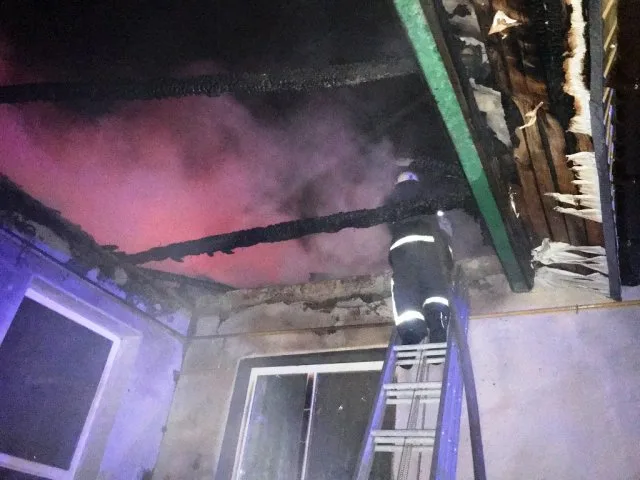 В Голой Пристани спасатели несколько часов тушили пожар в частном жилом доме