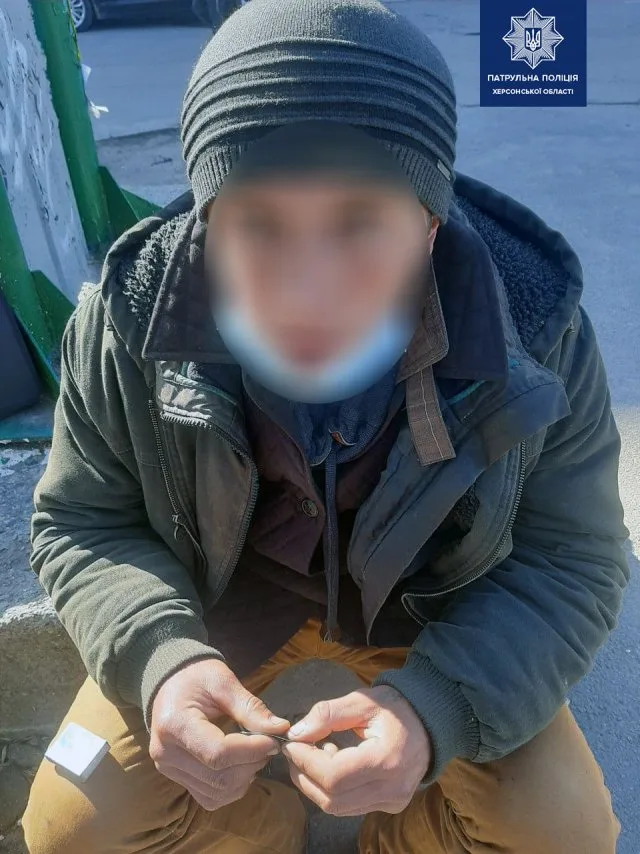 Патрульные задержали в Херсоне двух разыскиваемых преступников