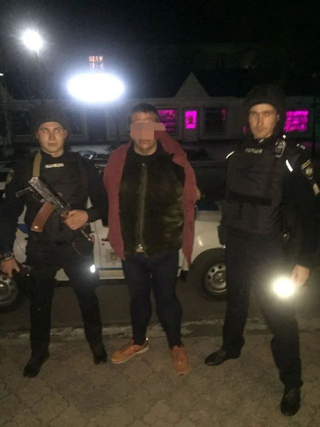 В Геническе грабителю не удалось ограбить банкомат