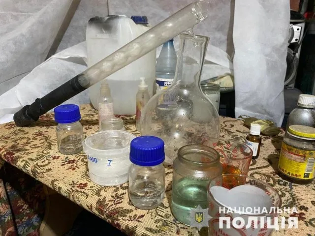 В Херсоне сообщили о подозрении организаторше нарколаборатории и двум ее сообщникам
