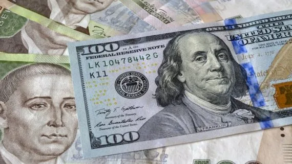 С начала года заробитчане перевели в Украину почти 3 млрд долларов
