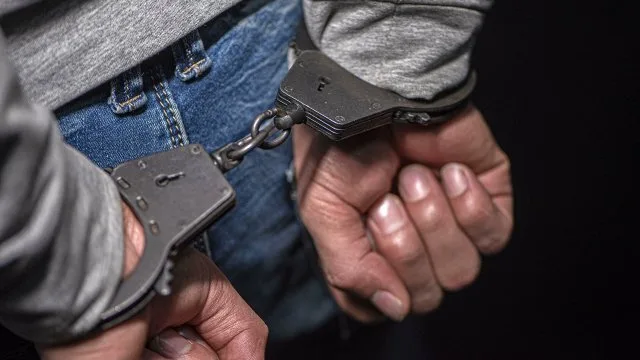 В Голой Пристани полицейские задержали парочку молодых грабителей