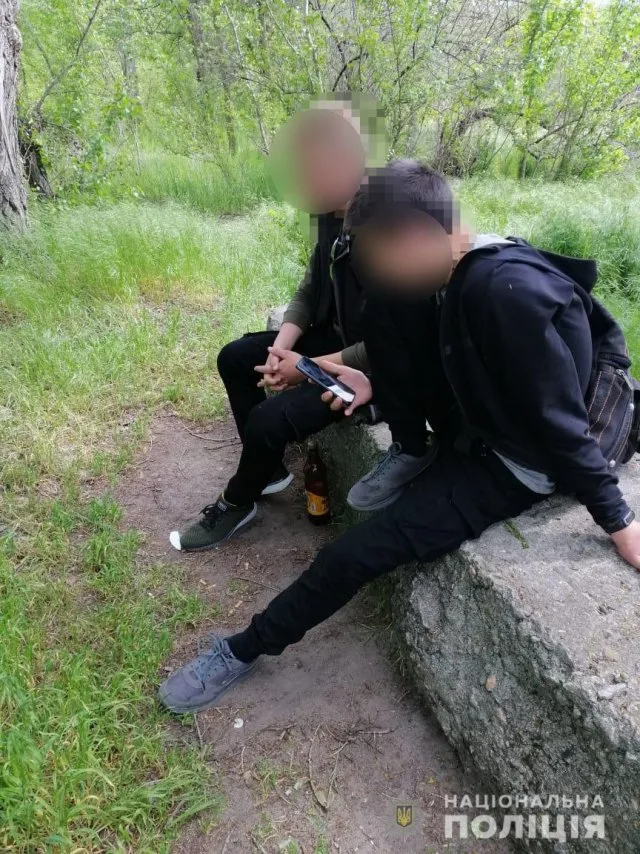 В Новой Каховке полицейские искали подростков, употребляющих алкоголь