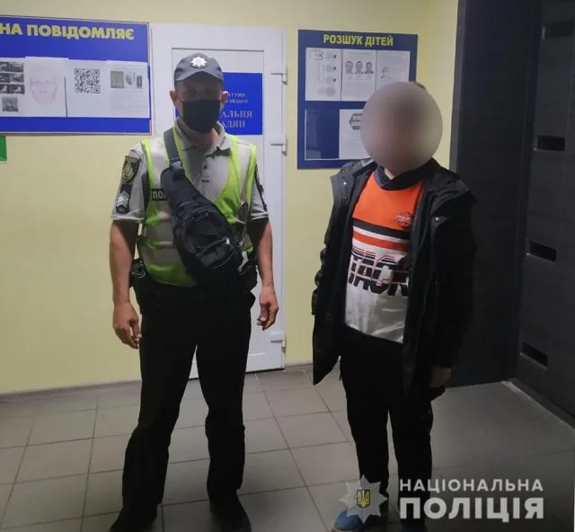 Полицейские разыскали пропавшего в Каховке 13-летнего парня в 9 км от места его проживания