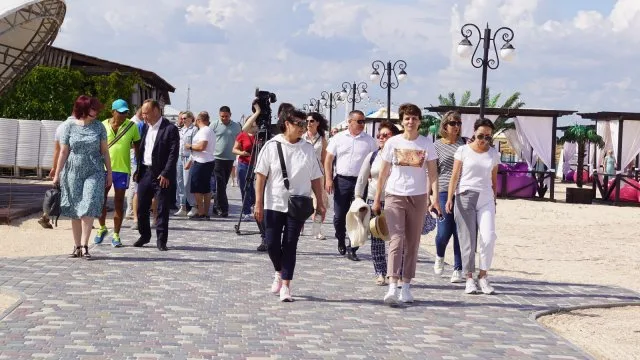 Три пляжа Арабатской Стрелки получили сертификат «Голубой флаг»