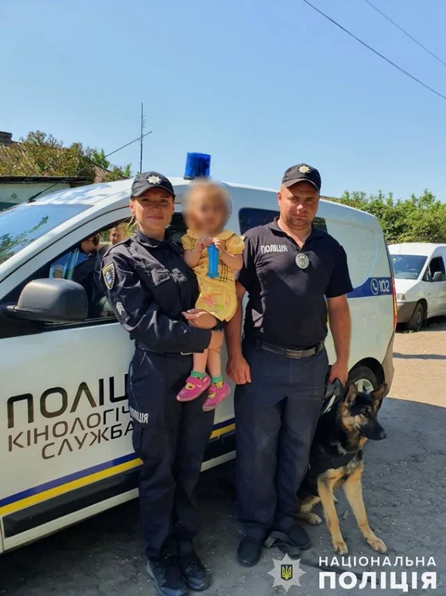 Двухлетнюю девочку, потерявшуюся под Николаевом, нашли плачущей в поле
