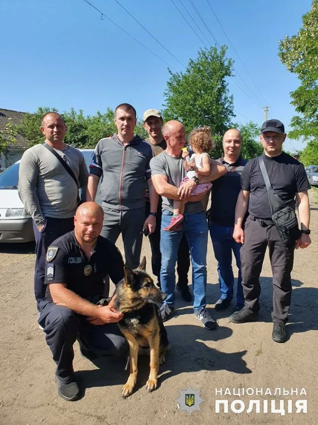 Двухлетнюю девочку, потерявшуюся под Николаевом, нашли плачущей в поле