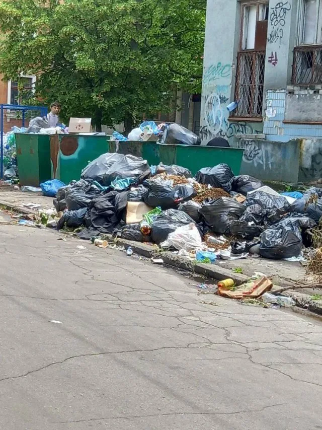 “Мусорная свалка”- так херсонцы называют одну из улиц города