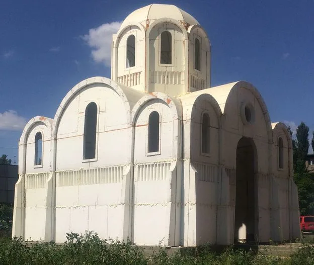 В Херсоне за несколько часов построили церковь из пенопласта