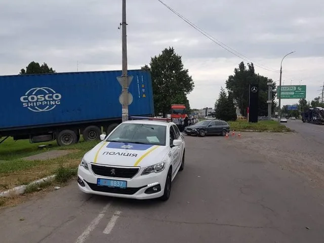 В Херсоне очередное ДТП – фура не разминулась с BMW