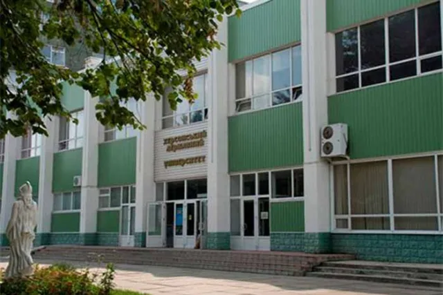 Крымская молодежь вступает в херсонский вуз