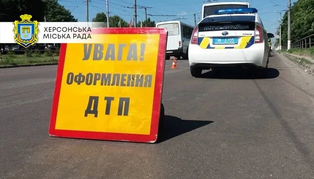 В Херсоне произошло ДТП с участием  “маршрутки” №38. Пострадал водитель