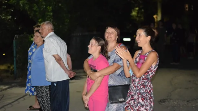 На даху однієї з багатоповерхівок Херсона провели письменницько-музичний захід “Шафа!Фест”