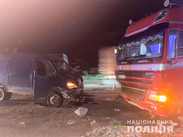 Автобус на Железный порт сбил насмерть водителя ГАЗели, который выжил в ДТП с грузовиком, и тут же погиб под колесами автобуса
