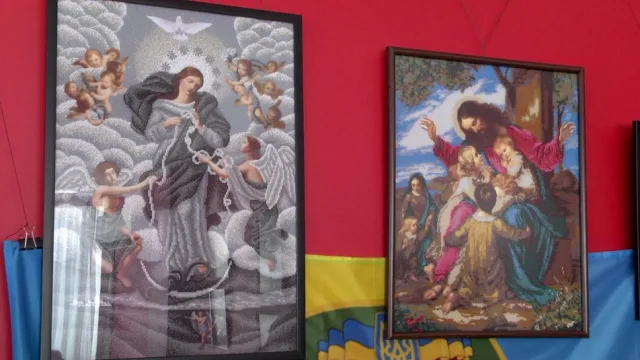 У Херсоні відкрили виставку робіт матері, яка втратила сина на Сході України