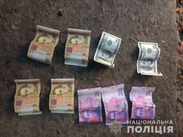 На Херсонщине полицейские задержали “снимателей порчи” из Донецкой области
