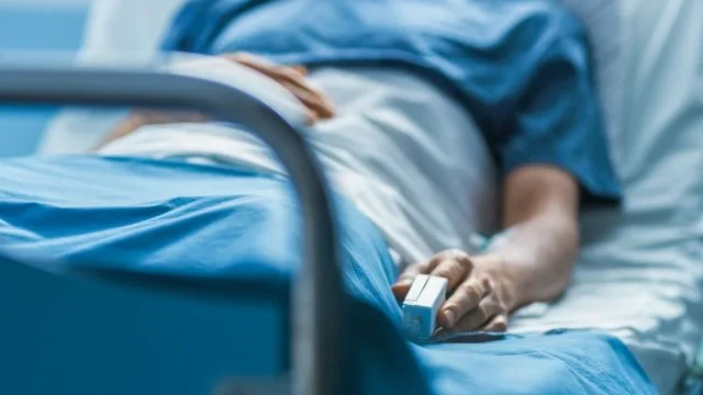 В Херсоне с ковидом уже госпитализируют и вакцинированных от коронавируса