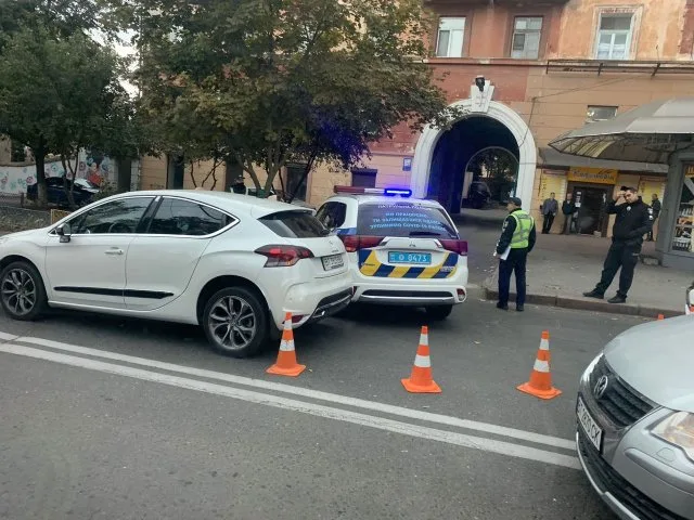 Полицейское авто и “Ситроен” столкнулись в центре Херсона