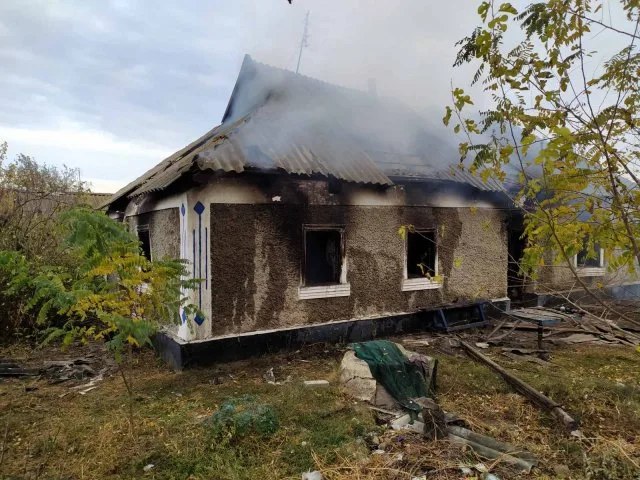 На Херсонщине во время тушения пожара спасатели нашли двоих погибших