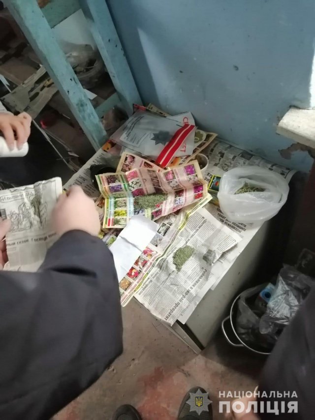 Полицейские разыскали 39-летнего подозреваемого в убийстве и изъяли 1,5 кг каннабиса