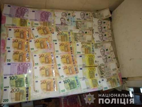 На Херсонщине полицейские задержали группу наркосбытчиков