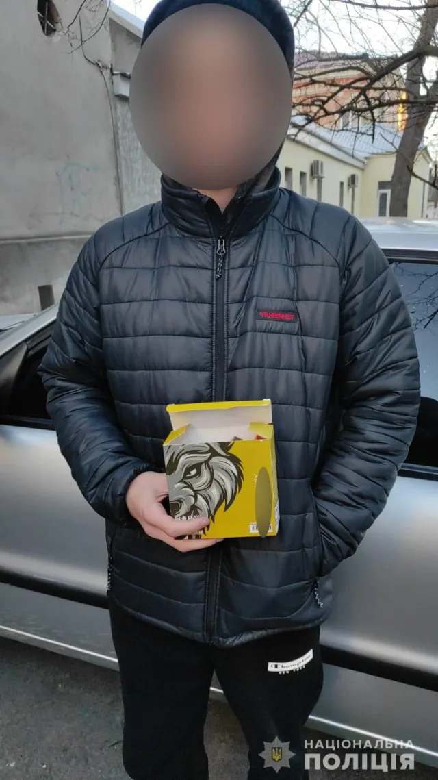 В Херсоне полицияазаблокировали телеграмм-канал, по которому несовершеннолетний продавал детям электронные сигареты