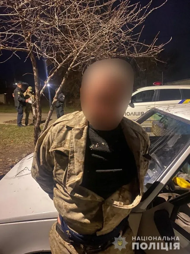 В Херсоне подозреваемый в краже травмировал полицейского. Подробности