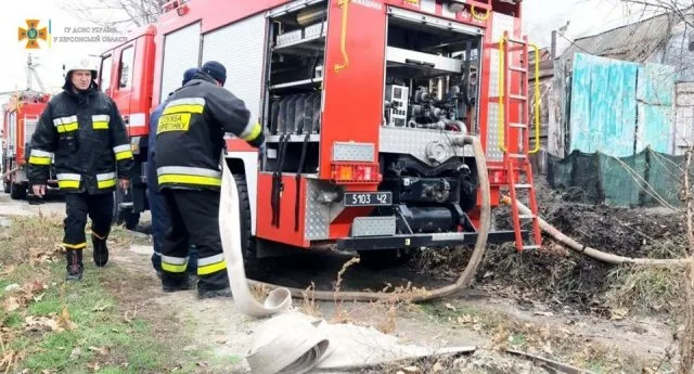 В Херсоне пожарные во время тушения пожара спасли 81-летнего мужчину