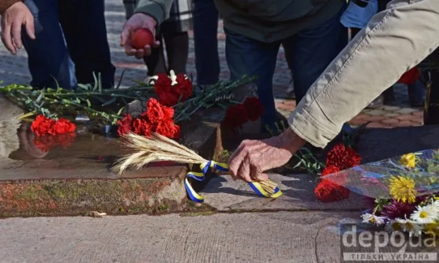 Херсонські активісти вшанували пам’ять жертв Голодомору в Україні
