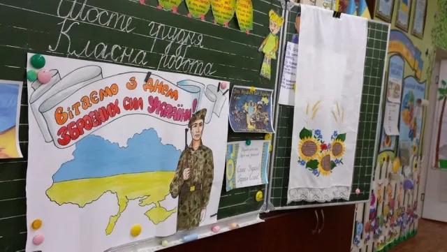 “Десант привітань”. Школярі Херсона написали листівки українським військовим