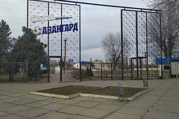 Стадион “Авангард” в центре Каховки снова выставили на продажу