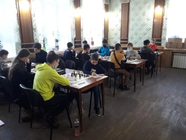 В Херсонській ДЮСШ з шахів і шашок Херсонської міської ради проходив XXIII Меморіал міжнародного майстра С.Хмельницького з шахів