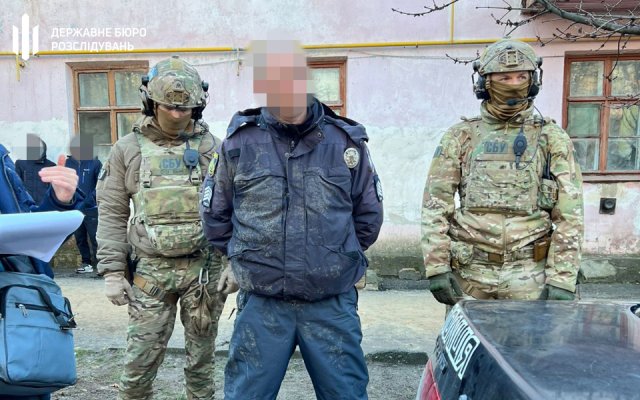 ГБР сообщило о подозрениях в коррупции двум полицейским с Херсонщины