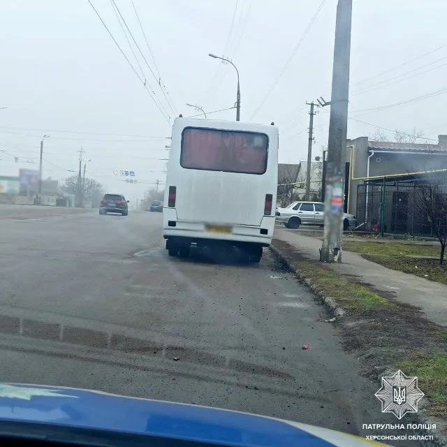 В Херсоне водитель маршрутки, нарушивший ПДД, предлагал взятку патрульным полицейским