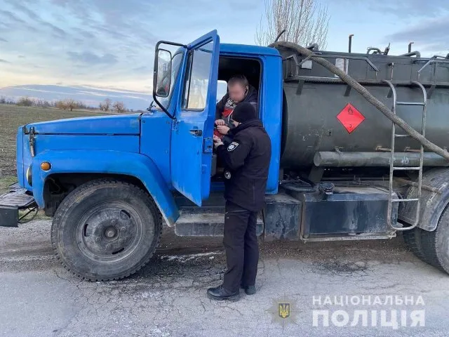 Полицейские Херсонщины изъяли из незаконного оборота около 60 тонн горючего